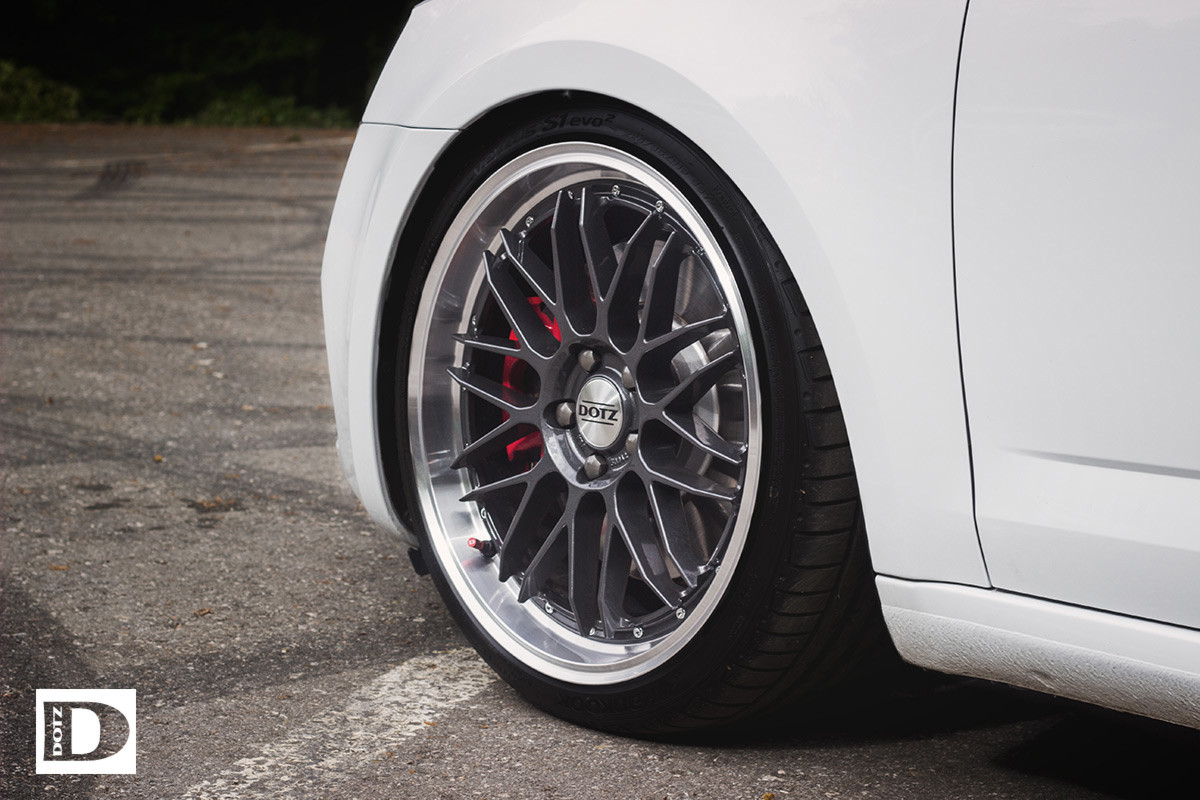 DOTZ Revvo dark Skoda Octavia Combi Artikelbild 01